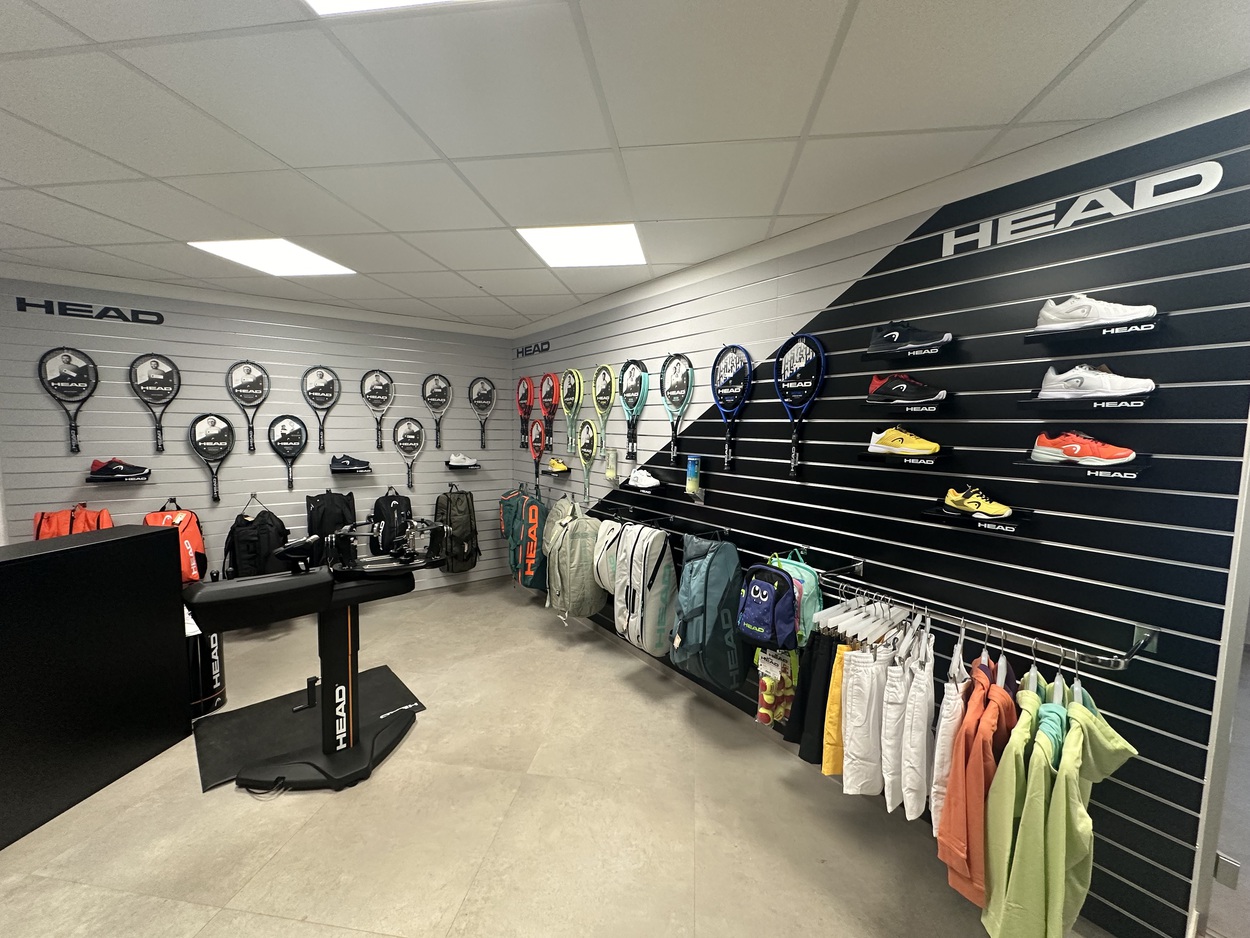 Foxes Tennisshop im Tenniszentrum Danubis: